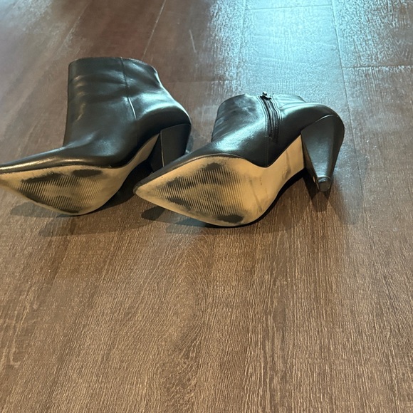 Steve Madden Sleek Black Heeled Boots - Picture 3 of 3